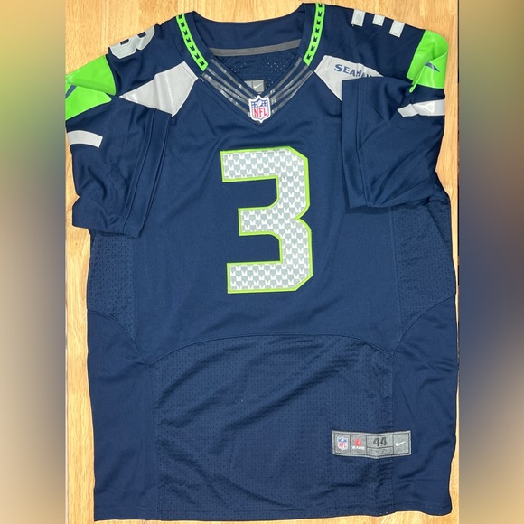 Russell Wilson Seattle Seahawks Signed Jersey 3 Nike Autograph NFL 44 Auto COA - Picture 7 of 16
